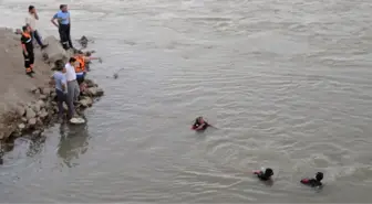 Dicle Nehri'nde Balık Tutmaya Çalışan Çocuk Boğuldu