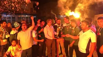 1. Amatör Kümeye Yükselen Arslanlıspor Kupayı Kaldırdı