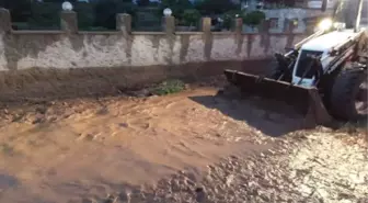Bekilli'de Şiddetli Yağmurda Tarım Alarları Su Altında Kaldı