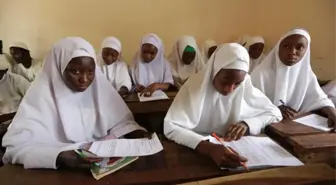 Güney Afrika'da Bir Okuldaki Başörtü Düzenlemesi