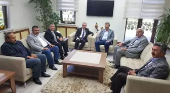 İş Bankası Genel Müdüründen Başkan Hüseyin Akay'a Tebrik Ziyareti