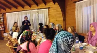 Ramazan Mukabelesine Katılan Kadınlar İftar Sofrasında Buluştu