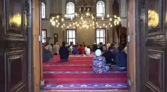 Tarihi Camilerde Mukabele Geleneği Yaşatılıyor