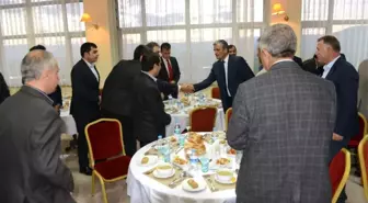 Vali Özefe Tarafından İftar Programı Düzenlendi