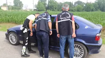 Yol Kenarında Kurşunlanan Otomobil Bulundu