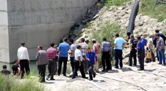 Havuza Düşen Çocuk Kayboldu, Arkadaşı Kurtarıldı