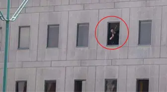 Meclise Saldırı Düzenleyen Kalaşnikoflu Saldırgan Görüntülendi