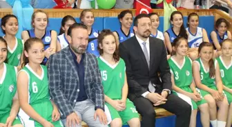 Hidayet Türkoğlu Çocuklara Basketbol Topu Dağıttı