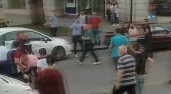 Sokak Ortasında Husumetli İki Ailenin Kavgası Kamerada