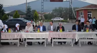 Vali ve Eşi İftarını, Çocuk Evleri Sitesinde Kalan Çocuklarla Yaptı