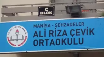 Manisa'da 249 Bin Öğrenci Karne Aldı