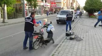 Minibüs Elektrikli Bisiklete Çarptı: 1 Yaralı