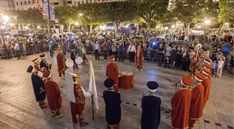 Tunus Caddelerinde Mehter Sesi Yankılandı