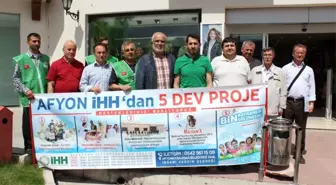 Afyonkarahisar'daki Yetim Çocukların Bayramlıkları İhh'dan