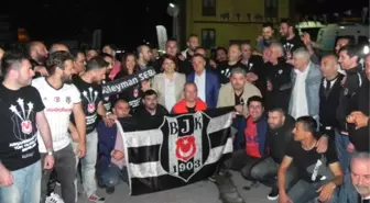 Beşiktaşlı Taraftarlar Avcılar'da Önce İftar Yaptı Sonra Şampiyonluğu Kutladı