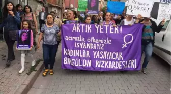 Hacıhüsrev'de Kadın Cinayeti Yürüyüşü