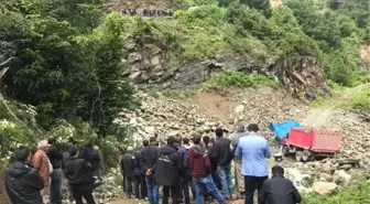 Ordu'da Kamyon Şarampole Yuvarlandı. 1 Ölü