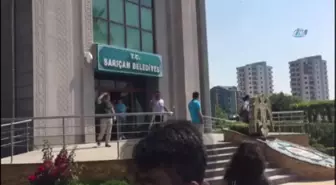 Adana'da Belediye Binasında 3 Kişi Rehin Alındı