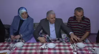 Başbakan Sancektepe'de Bir Ailenin Iftarına Katıldı