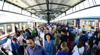 CHP Genel Başkanı Kemal Kılıçdaroğlu, Kadıköy Belediyesi'nin Haydarpaşa Garı'nda Düzenlediği Kitap...