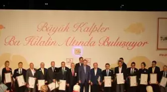 Kızılay, bağışçılarını platin ve altın madalya ile ödüllendirdi