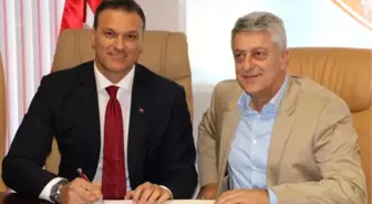 Samsunspor, Alpay Özalan'la 3 Yıllık Sözleşme İmzaladı