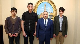 Vali İsmail Ustaoğlu, Ygs'de Derece Yapan Öğrencileri Ödüllendirdi