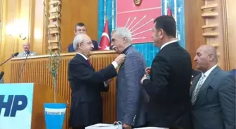 Sarp Kuray CHP Üyesi Oldu, Rozeti Kılıçdaroğlu Taktı