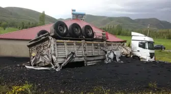 Bayburt'ta Tır Evin Üzerine Uçtu