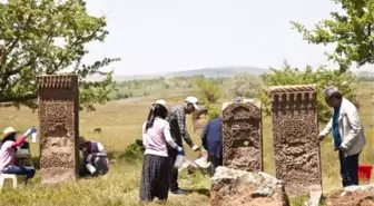 Ahlat'taki İslam Mezarlığında Restorasyon Çalışması