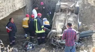 Aydın'da Otomobil Sulama Kanalına Devrildi: 2 Yaralı