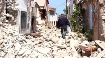 Deprem Sonrasında Ablukaya Alınan Köye İha Girdi- Deprem Sonrasında Boşaltılan Böyle Görüntülendi-...