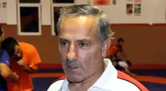 Remzi Öztürk: 'Ay-yıldız Bütün Zorlukların Üstesinden Geliyor'