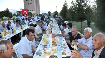 Başkan Ayhan Muhtarlarla İftarda Buluştu