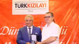 25 Kezden Fazla Kan Bağışı Yapanlar Madalya ve Plaketlerini Aldı