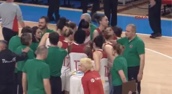 Kadın Basket Milli Takımına Babalar Günü Sürprizi