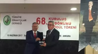 Türkye Ziraatçler Derneğ'nden Dünya Yazarı Yıldırım'a Ödül