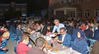 Van'ın Çatak İlçesinde Esnaflar İlk Defa Vatandaşlara İftar Yemeği Verdi