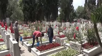 Edirnekapı'da Şehitliğinde Buruk 'Babalar Günü'...