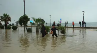 Sağanak Yağış Sele Neden Oldu