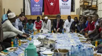 Tika Kenyalı Müslümanlara İftar Verdi