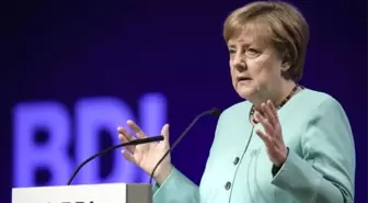 Merkel: Euro Bölgesi İçin Ortak Maliye Bakanı ve Bütçe Mümkün