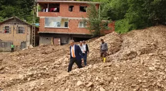 Yomra'da Yoğun Yağmur Yağışı Nedeniyle 6 Mahalle Yolu Ulaşıma Kapandı.