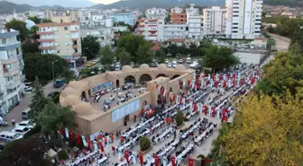 Kumluca'da 10 Bin Kişilik İftar Sofrası Kuruldu