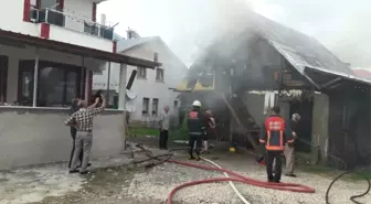 Sakarya'da Samanlıkta Çıkan Yangın Paniğe Neden Oldu