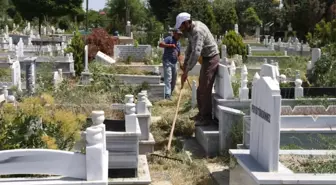 Iğdır'da Mezarlıklar Bayrama Hazır