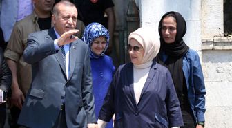 Erdoğan Anne ve Babasının Kabrini Ziyaret Etti