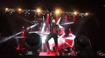 Tarkan, Bakü'de 20 Bin Kişiye Konser Verdi