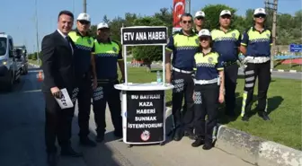 Farkındalık İçin Akan Trafiğin Ortasında 'Ana Haberi' Sundu