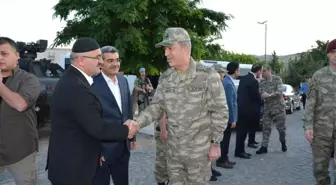 Genelkurmay Başkanı Orgeneral Akar, Bayram Namazını Tillo'da Kıldı